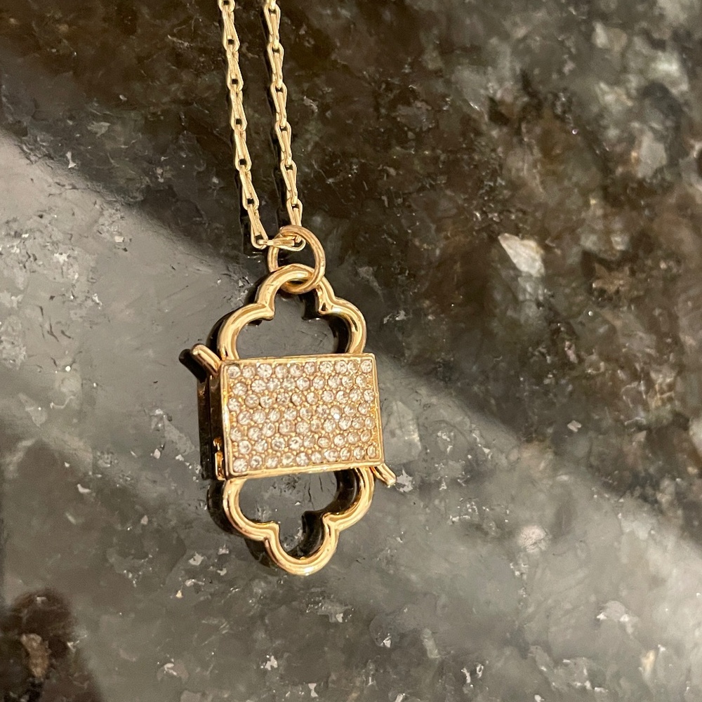 Lock pendant necklace